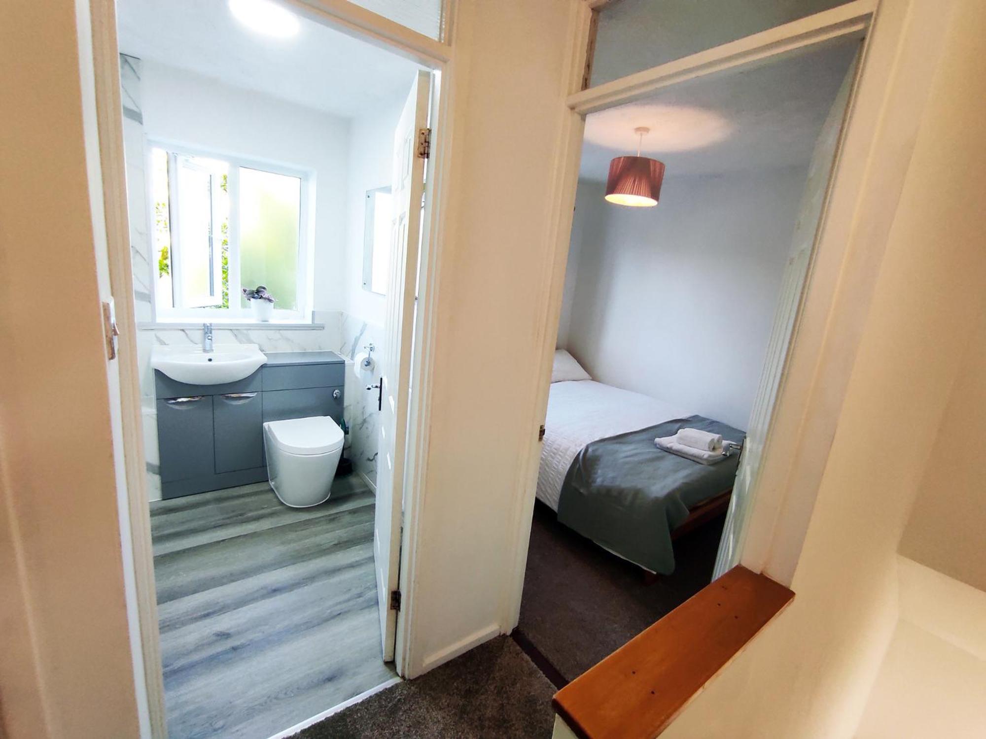 Apartment The Swans - Two-bedroom Centre House With Parking *