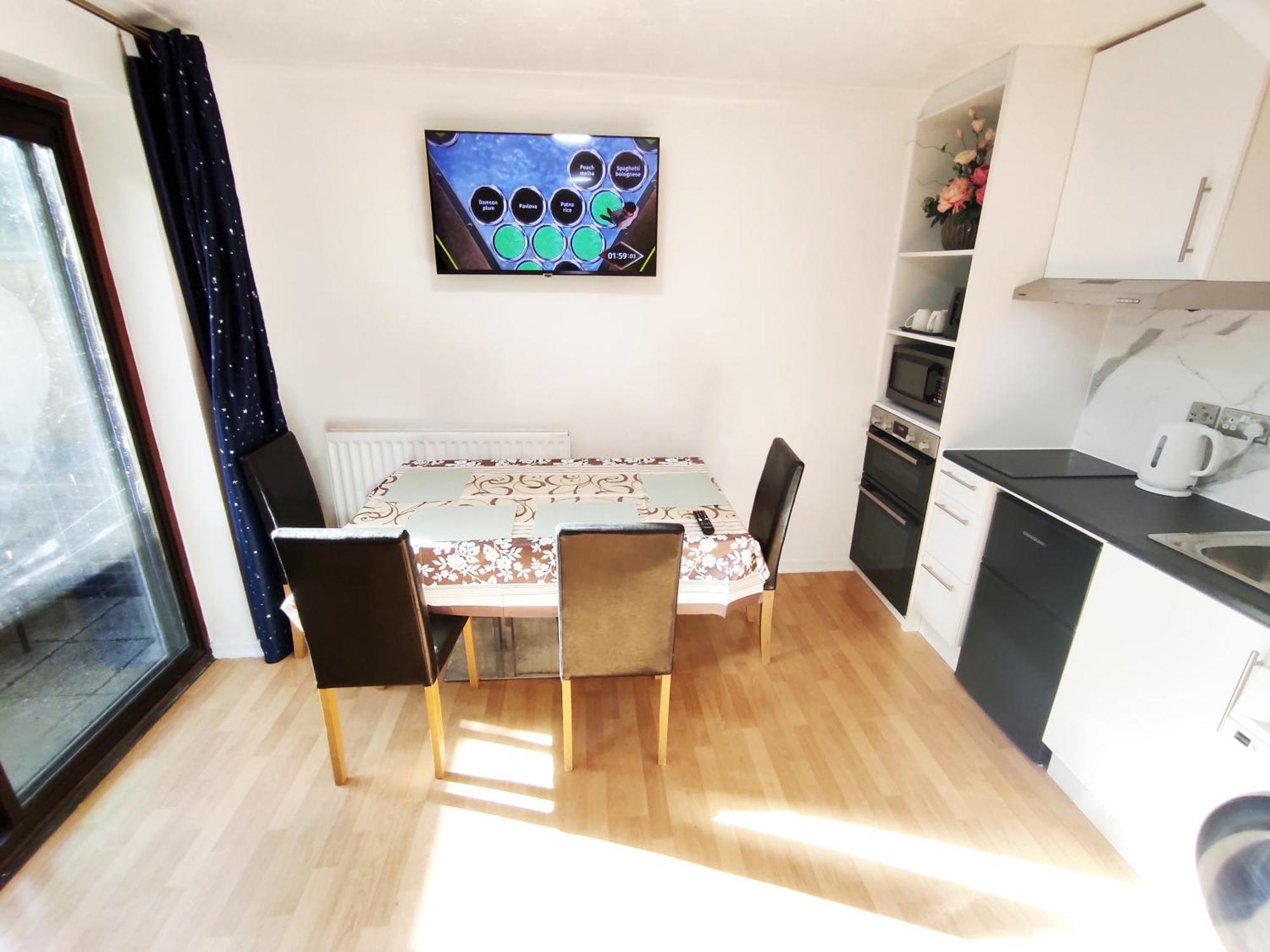 The Swans - Two-bedroom Centre House With Parking Oxford